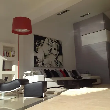 Femes Apartment *